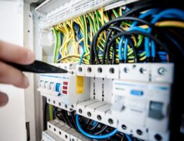 Cara Menjaga Sambungan Kabel Listrik yang Aman cara merawat kabel listrik di rumah