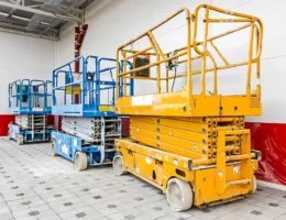Manfaat Memiliki Troli Barang Berat untuk Pemindahan Barang Scissor Lift