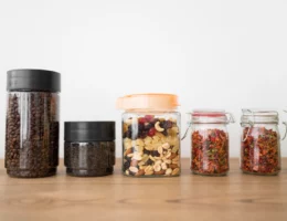Toples Plastik: Fungsi, Jenis, Keunggulan dan Kekurangan fungsi toples plastik