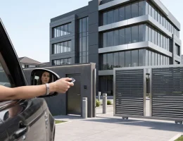 keunggulan pintu pagar otomatis dibanding pagar manual